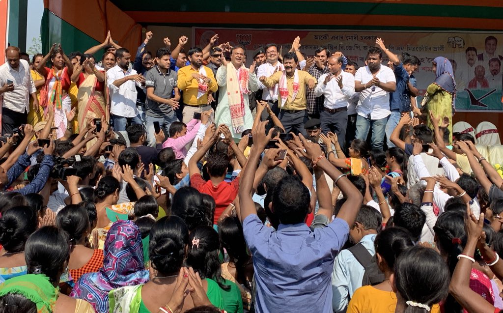 himantabiswa's tweet photo. Hats off to the people of #Bhabanipur
You’ve been supportive & loyal to @BJP4Assam & your presence here gives me an assurance that you will vote for Smt @BrahmaPramila
NE has always been blessed by PM @narendramodi & will continue to be.
আকৌ এবাৰ মোদী চৰকাৰ
#AssamCampaign https://t.co/27vHcvYpVs