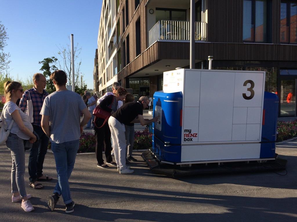 Die BUGA-Besucher fühlen auch an Karfreitag unseren Ingenieure auf den Zahn 😊 #BUGA2019 #hhn #bugalog #reallabor #heilbronn #logistics #Paketzustellung #autonomousCar