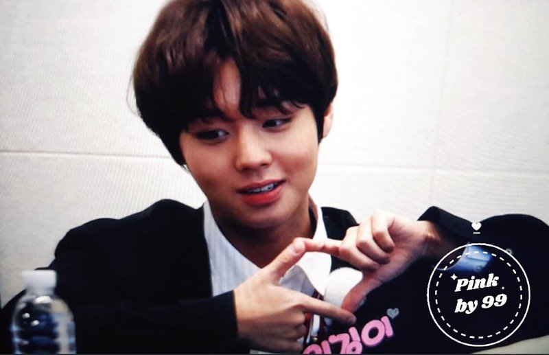 pinkby99's tweet photo. 190420 포에버앤제이랩 팬싸인회
귀여워 귀여워 ㅠㅠㅠ 😭😭 ㄴㄱㄴㄱ ❤
#박지훈 #jihoon #parkjihoon https://t.co/1o8X2Ofzm0
