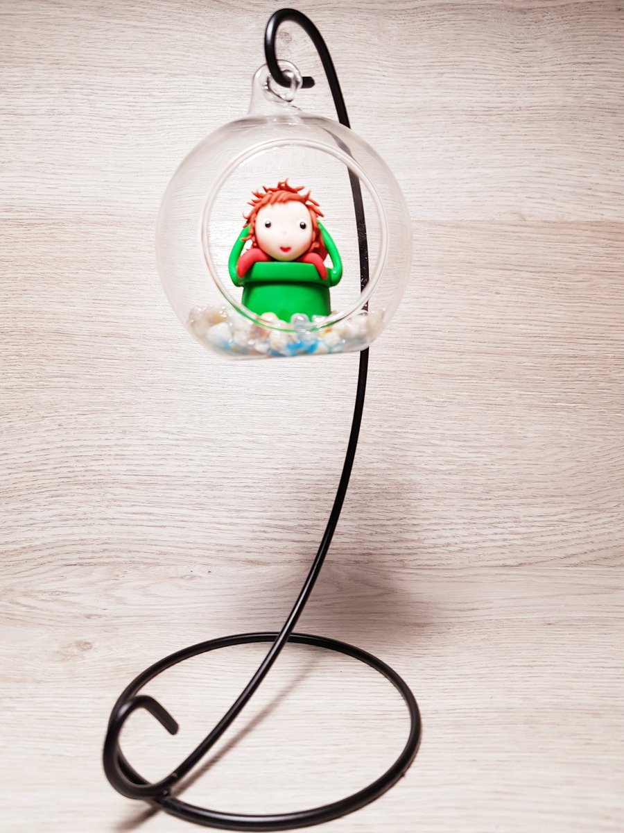 MyarArtesania's tweet image. Esfera de "Ponyo en el acantilado", pelicula basada en #lasirenita de #Andersen
#Ponyo, un pez que queria ser humana y su amigo #Sōsuke la traslada en su cubo verde para conseguir cumplir su sueño.
Otro exito de #Miyazaki y #Studioghibli
Esta y otras #novedades las en @mangadrid