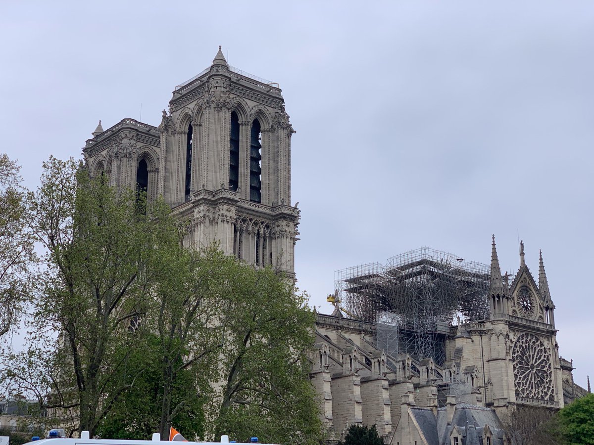 jacobpascal's tweet photo. #NotreDameDeParis Lettre à Monsieur Le Président de la République :  les 5 raisons pour lesquelles reconstruire cette charpente en utilisant le #bois est une nécessité absolue @EmmanuelMacron @AFP https://t.co/p7ocSOFGWF https://t.co/KgF3JukzPu