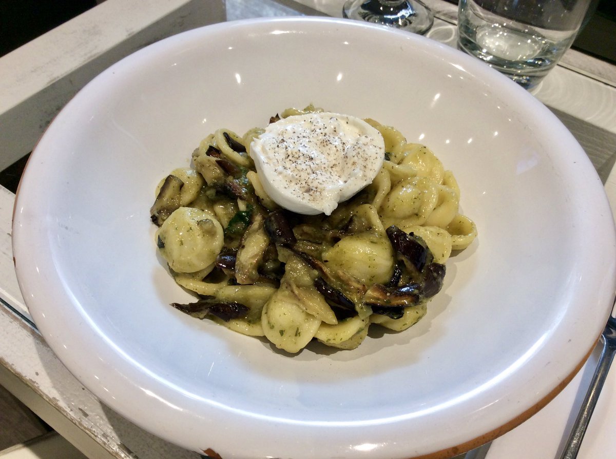 Puliauk's tweet photo. The spirit of #Easter is all about joy, hope, love and many many delicious dishes at Pulia 😊! #HappyEaster everyone 🐥 do not miss out on our Easter specials! #Italian #Food #Feast https://t.co/SaDXM2kixq