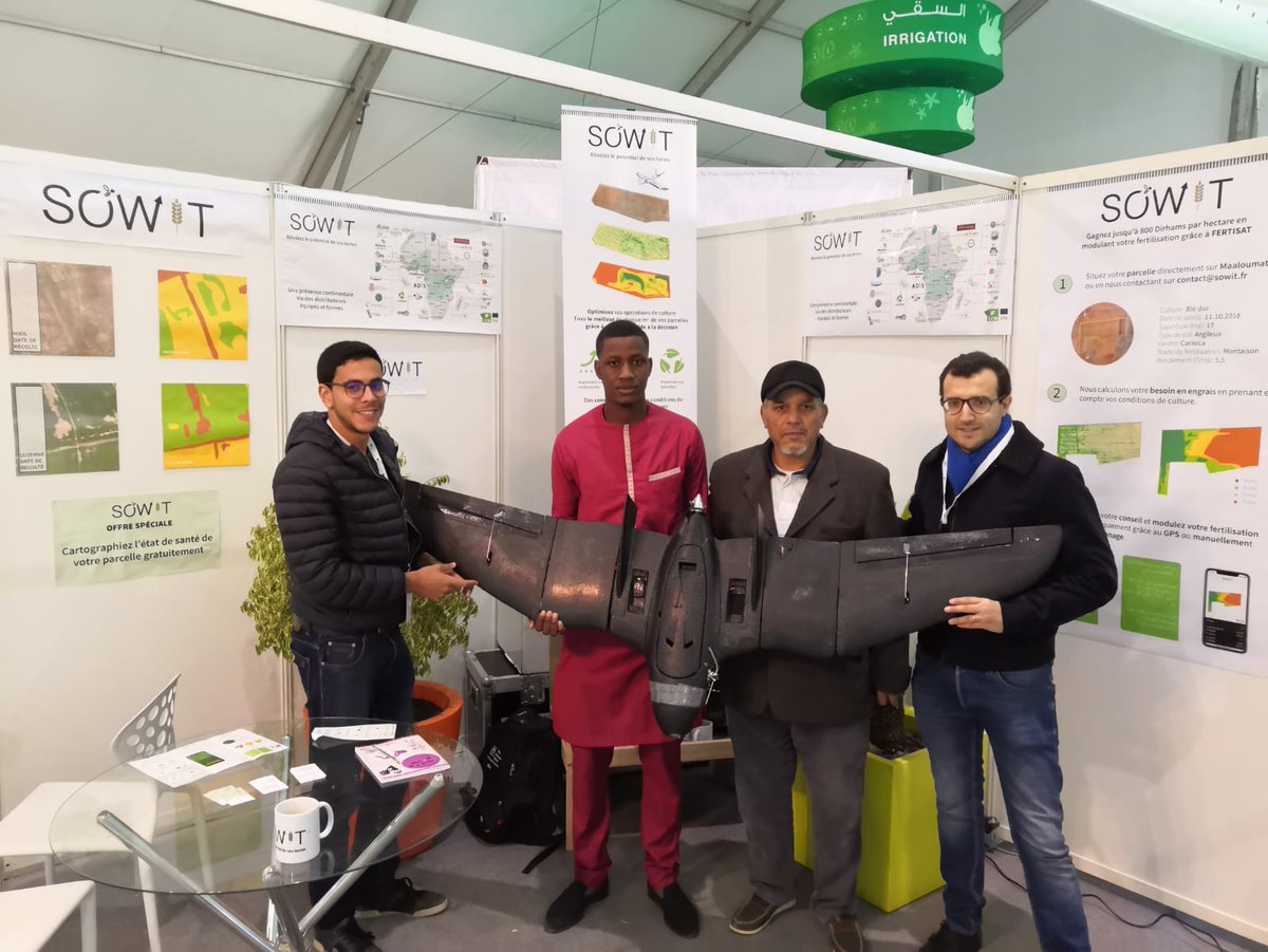 AfGoesDigital's tweet photo. SOWIT crew with Ibrahim a young Senegalese entrepreneur & Hamid a Moroccan farmer using @sowit_ #fertilization advice | SOWIT, a 🇫🇷#startup member of @AfGoesDigital & CTA partner, is exposing at the International #Agriculture Show in #Morocco (booth A84). #Digit4Ag #D4Ag #ICT4D https://t.co/CJMyEFOCYx