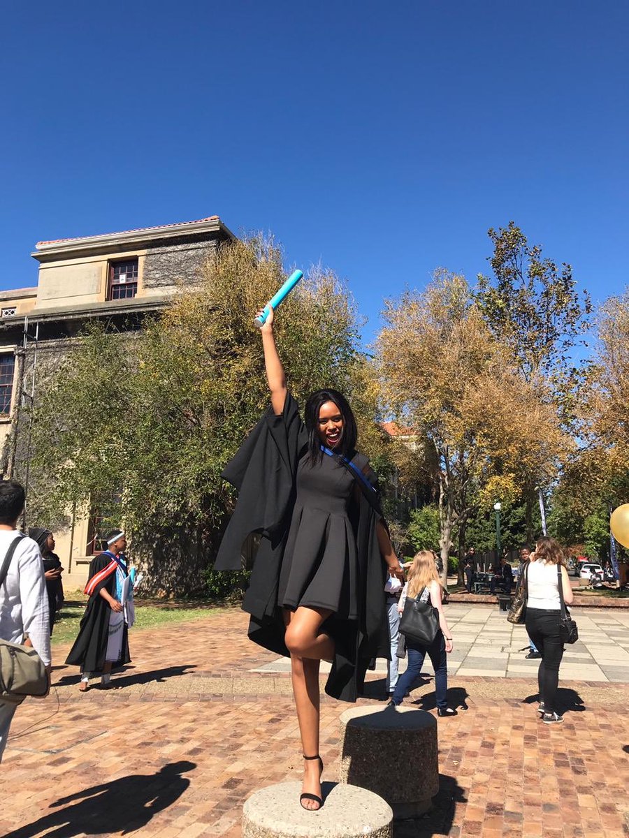 enigmatic_rose_'s tweet photo. Sis graduated on Thursday! I’m a #UCTGraduate #UCTGrad2019 🎉🎊 https://t.co/fkTLtfVroY