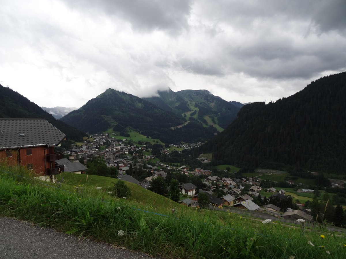 missval22's tweet photo. Châtel 🌧️
https://t.co/2EWzOMPJtq
#chatel #superchatel #abondance #nuage #cloud #photo #station #resort #hautesavoie #montagne #mountain #paysage #landscape #nature #pluie #rain #petitchatel #morgins #suisse #frontière #france #border #switzerland #pasdemorgins #portesdusoleil https://t.co/Ctiah39QM2