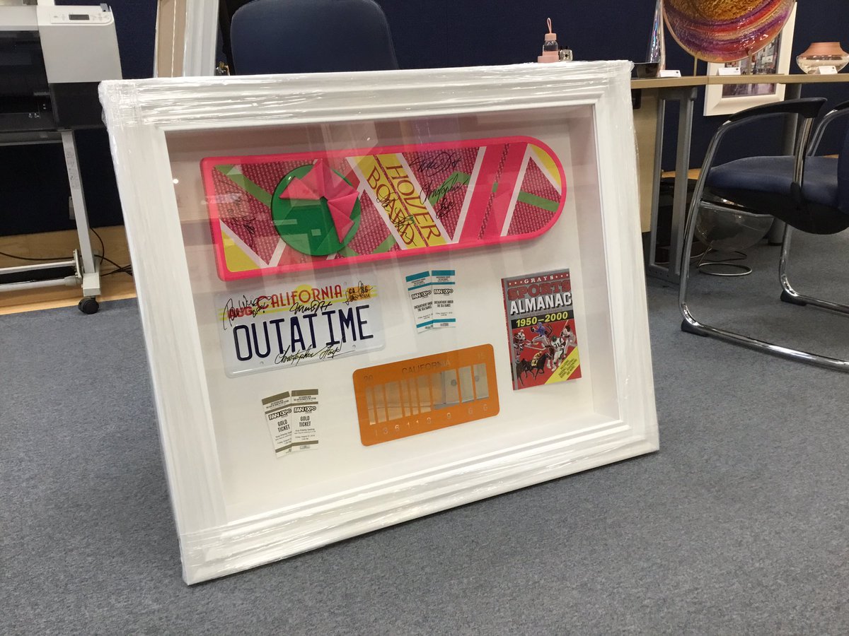 SpeedFrameLtd's tweet image. Back to the future memorabilia in a deep sculptured white box frame. Including Hover Board, license plate, comic etc etc. We absolutely loved working on this project👌🏻

#Framing #Frame #BoxFrame #BespokeFraming #BackToTheFuture #MichaelJFox
