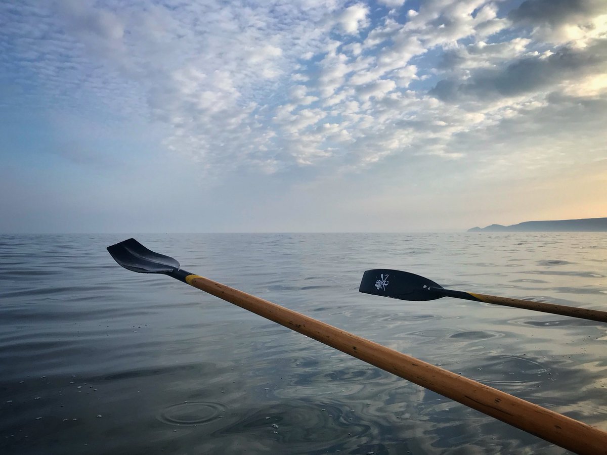 A beautiful way to start the day... my headspace, my cathedral.  I never ever take it for granted what an utter privilege it is to row out here.   Thinking of very dear friends going through very tough times 💙💫 #gigrowing #boscastle #cleanerseas