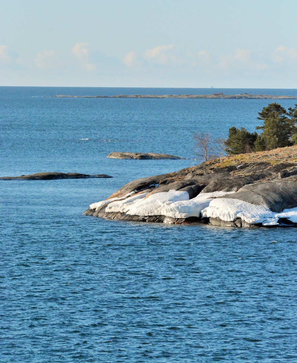 saritarvonen's tweet photo. Saariston lumo..

#saaristo #archipelago #luonto #nature #pääsiäinen #photography https://t.co/qFLmc1iHCc