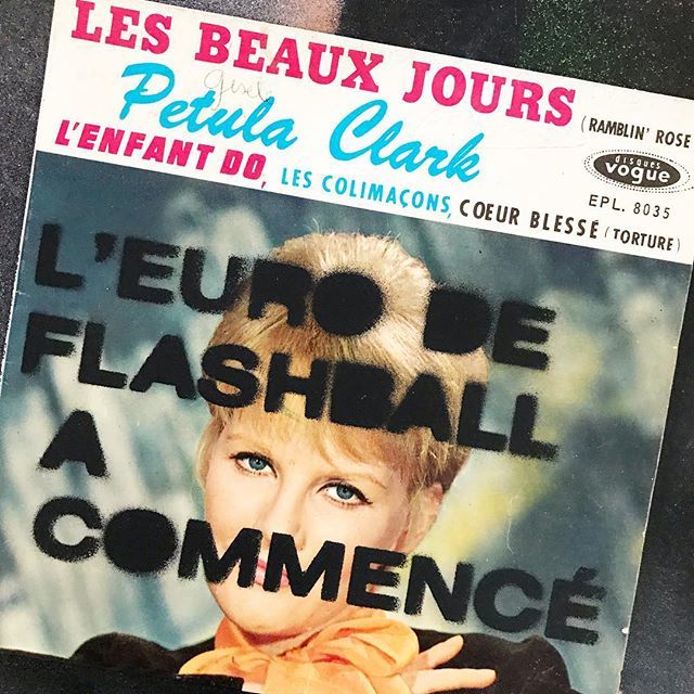 L’EURO DE FLASHBALL A COMMENCÉ #pochoir sur #pochette de #vinyl #45t #lesbeauxjours #petulaclark #flashball #giletsjaunes #gj bit.ly/2XuUKqq