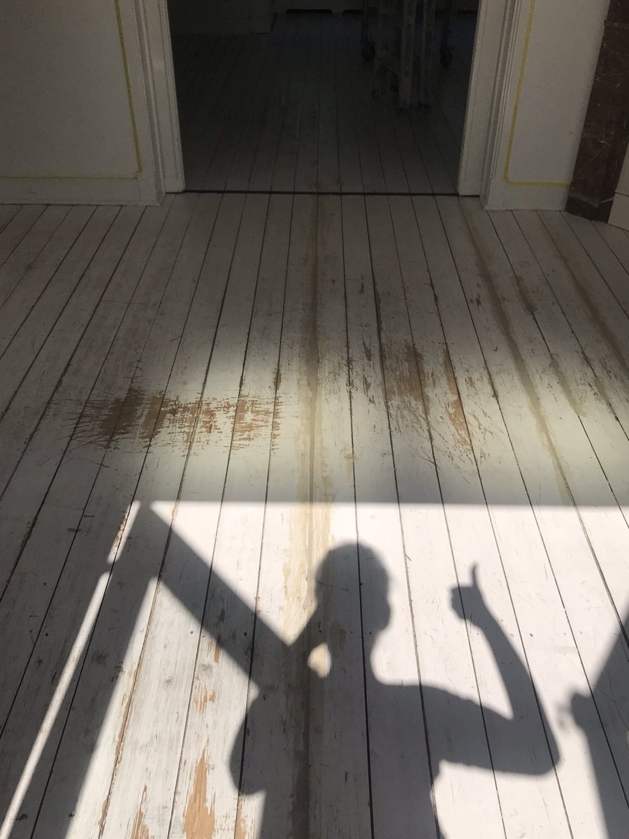 MissMel_12_'s tweet photo. Schuren, lakken, schuren, lakken 👍🏻
#alletijd #paasweekend #altijdbezig
#zon☀️ #schaduw👍🏻 https://t.co/sMMGabz1Lz