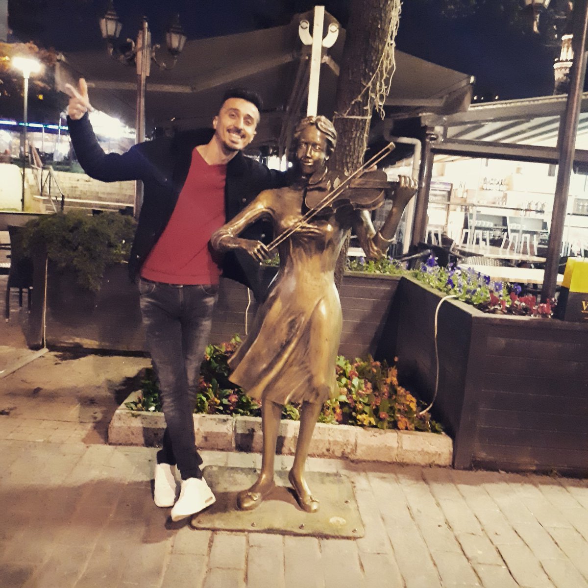 Cal kemancı 
Basimin tac-ı gitme 
Bende kal benim halim cok acı..😂😉