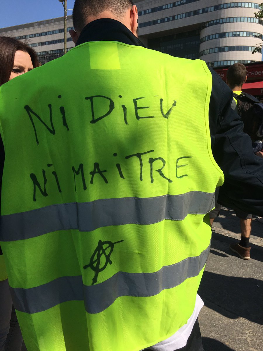 DosPlein's tweet photo. #GiletsJaunes au départ de Bercy #Acte13 « on est là, on est là, même si vous ne le voulez pas nous on est là » https://t.co/WwRmBQE1SI