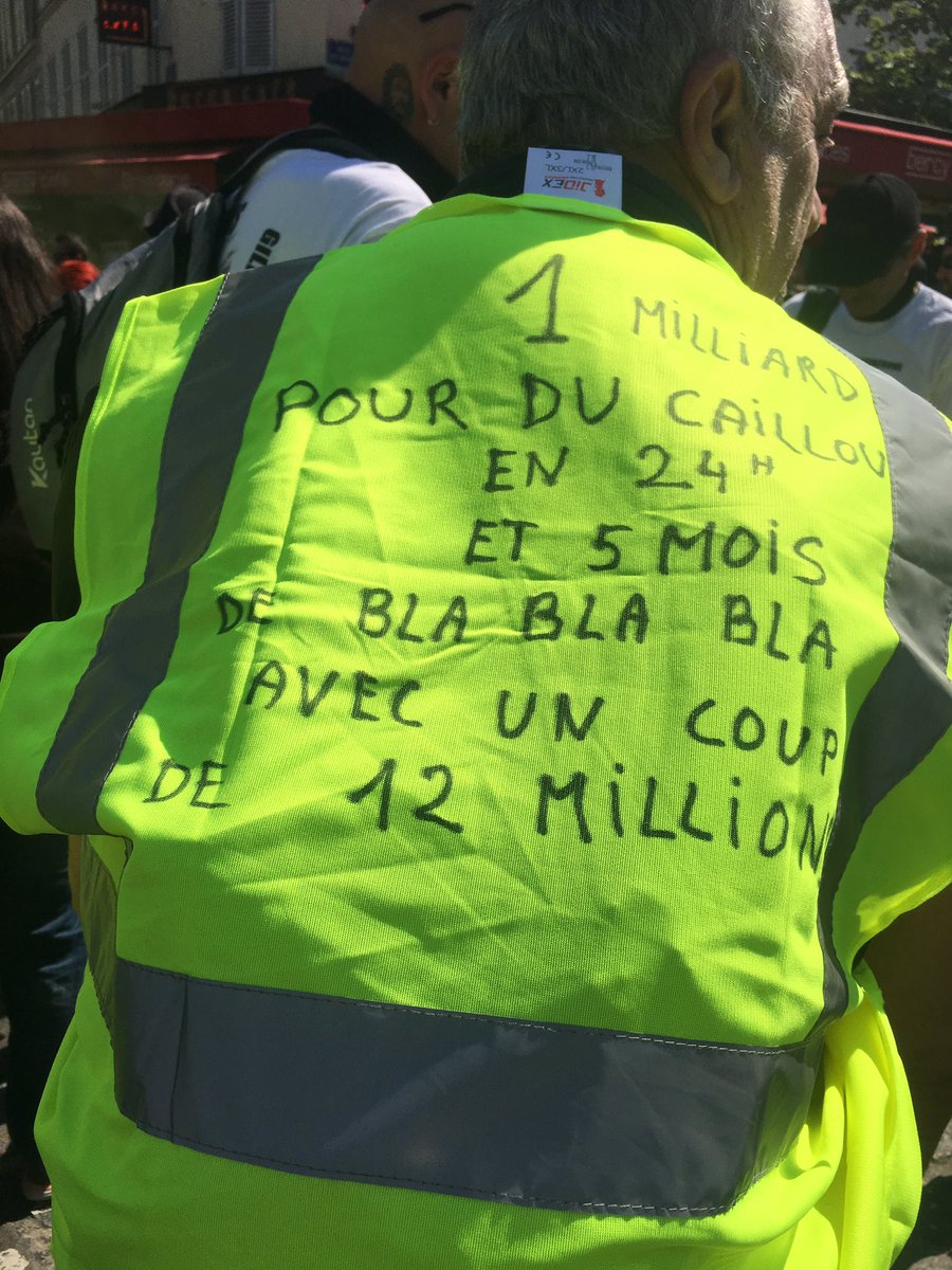 DosPlein's tweet photo. #GiletsJaunes au départ de Bercy #Acte13 « on est là, on est là, même si vous ne le voulez pas nous on est là » https://t.co/WwRmBQE1SI
