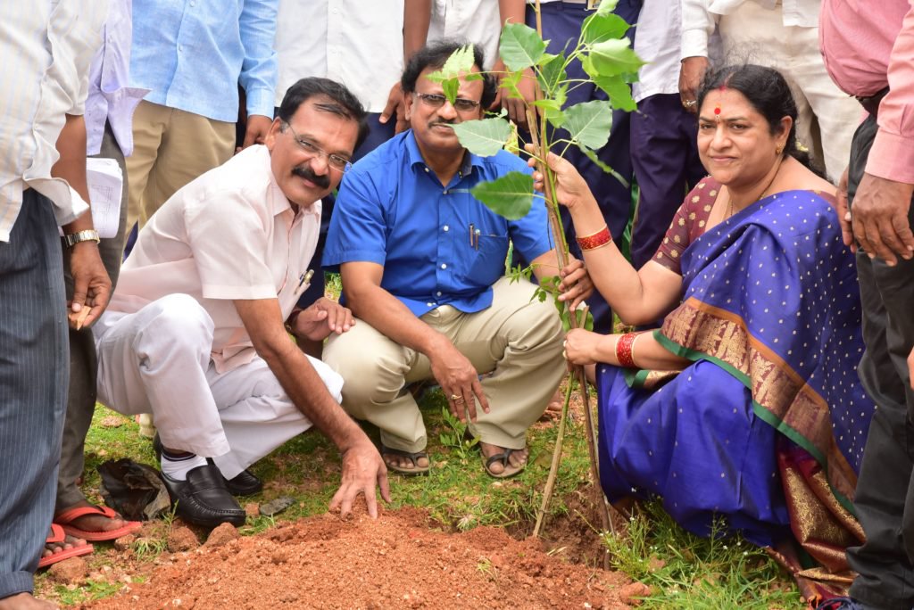 cgrindiaimpact's tweet photo. Mallappagutta Green Soldiers Motivation Meeting.
For more info: https://t.co/Ju8DDhd3xk
#CouncilforGreenRevolution #Sustainable #Environment #EnvironmentalProtection #Plantation #SustainableDevelopment
#EnvironmentalprotectionandConservation #PlantationofTrees #SaveTrees https://t.co/pWtTY1dXIl