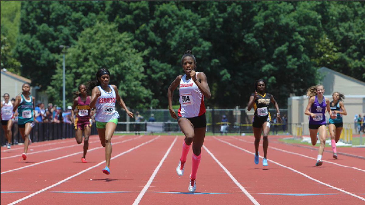 MileSplitDMV's tweet photo. ‼️Tune-In Alert‼️
@brittonwilsonn vs @__ShadajahB vs Na'Taja Ballard in the 400!
#LeeDavisInvite is LIVE--> https://t.co/LmyDy025B1 https://t.co/U2vLcjrvya