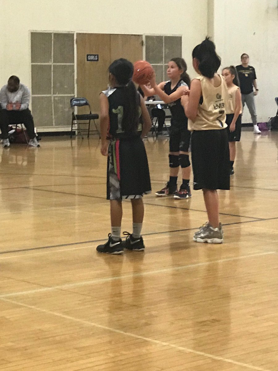 KevinKkiernan's tweet photo. ⁦@OCRhythmHoops⁩ Shootout at Villa Park HS this morning. Go Kaidyn!!! ⁦@MaterDeiGBB⁩ https://t.co/za02zNnUjE