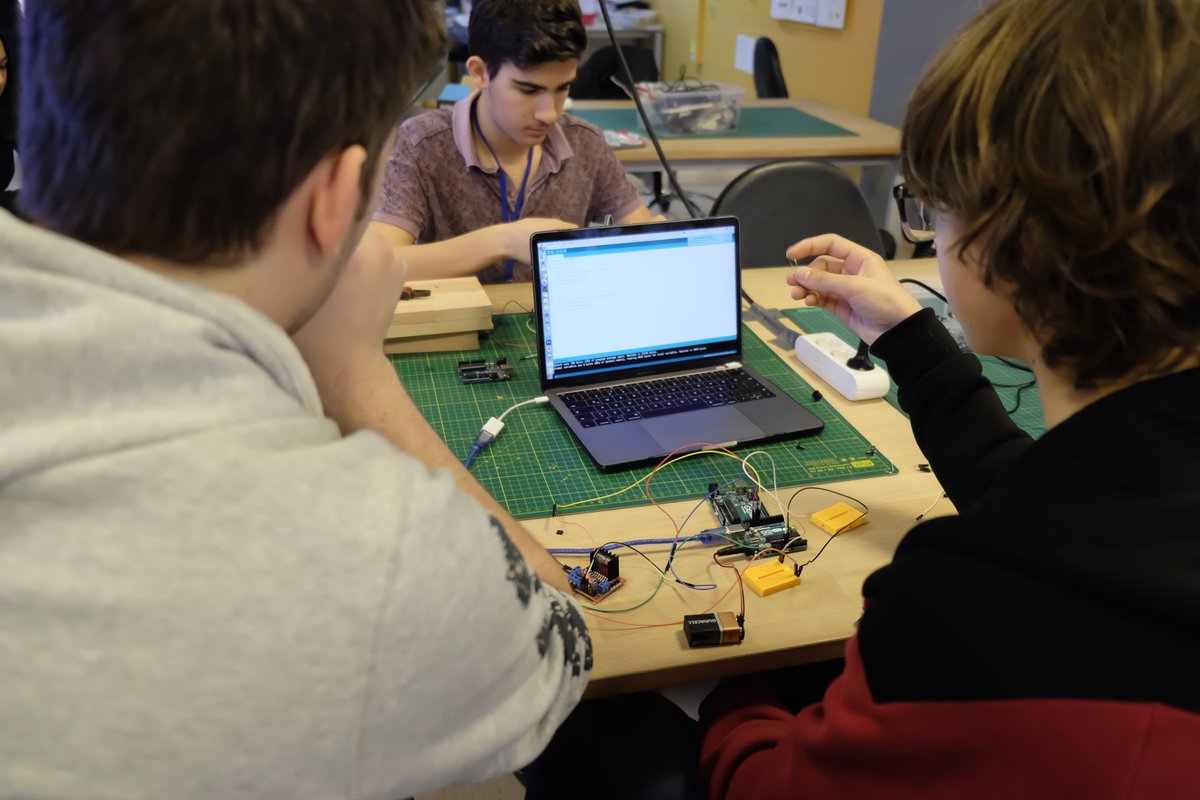 HisarCS's tweet photo. Her yaştan katılımcı ile @Arduino ekibimiz bu yılki atölyelerini başarı ile tamamladılar.
#codingsummit #coding #Arduino #HisarCS https://t.co/98RBx3sTaU