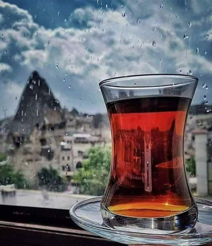 tariharsivi's tweet photo. Sabah kahvaltıda, çay kaşıklarının sesi birbirine karışıyorsa, bu mutluluğun sesidir.
Ve Anneniz karşınızda oturuyorsa,
oturduğunuz yer tam olarak cennettir.
Gülerek karşılayın, gülle karşılayın eşlerinizi. Çocukları sevin. Dünya ölümlü dünyadır..

| Câhit Zarifoğlu https://t.co/soVMBKWWaC