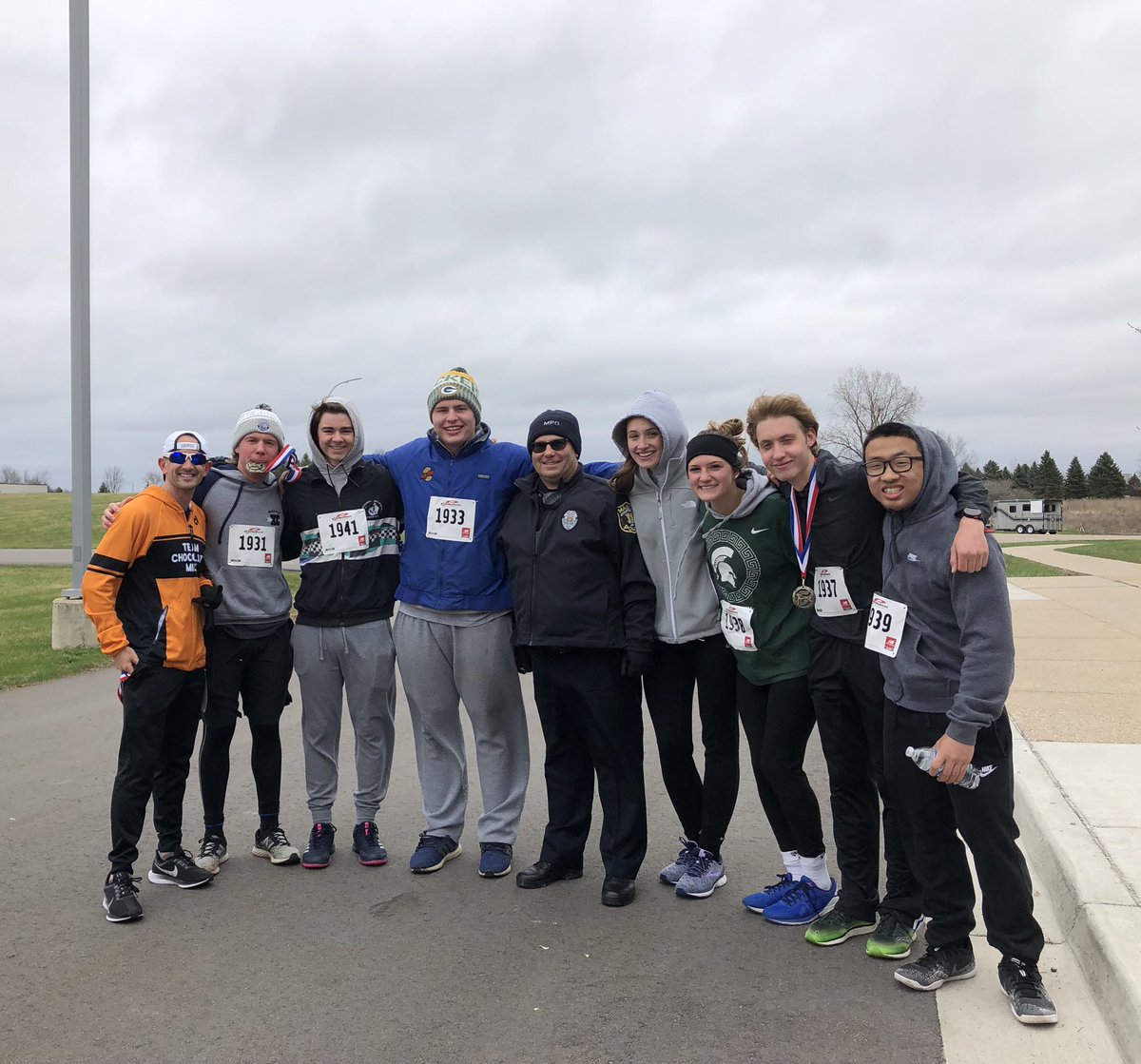 beef_stuuuu's tweet photo. Had a great morning supporting Heartwood!! #HeartwoodPlayground also shoutout to Mr. Toodzio for the new badges #JrOfficers https://t.co/VU3IhI90AS