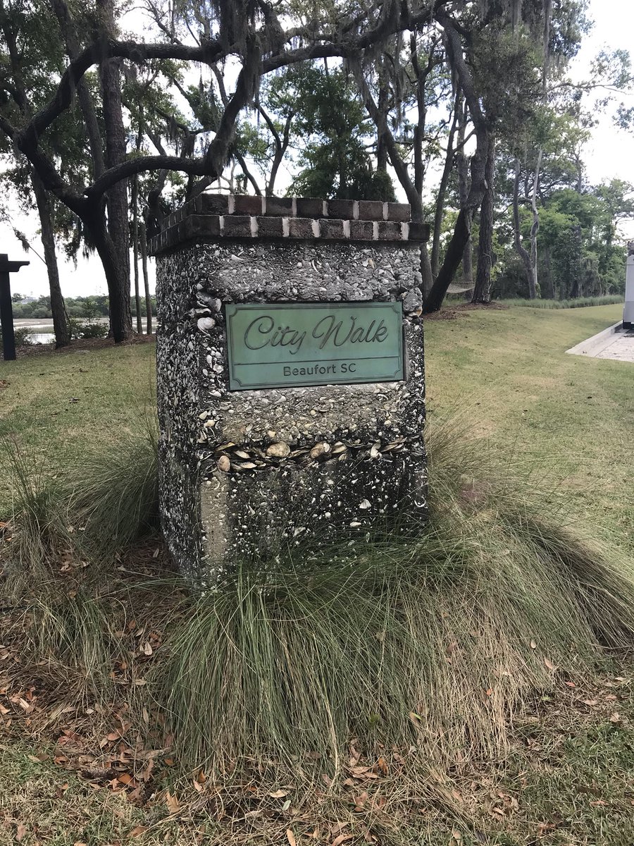 Taking a relaxing stroll @citywalksc!  #livingtheliwcountrylifestyle #sellingalifestyle #thehomesfinderrealtygroup #bftrealtor #luvbft #citywalkbeaufort