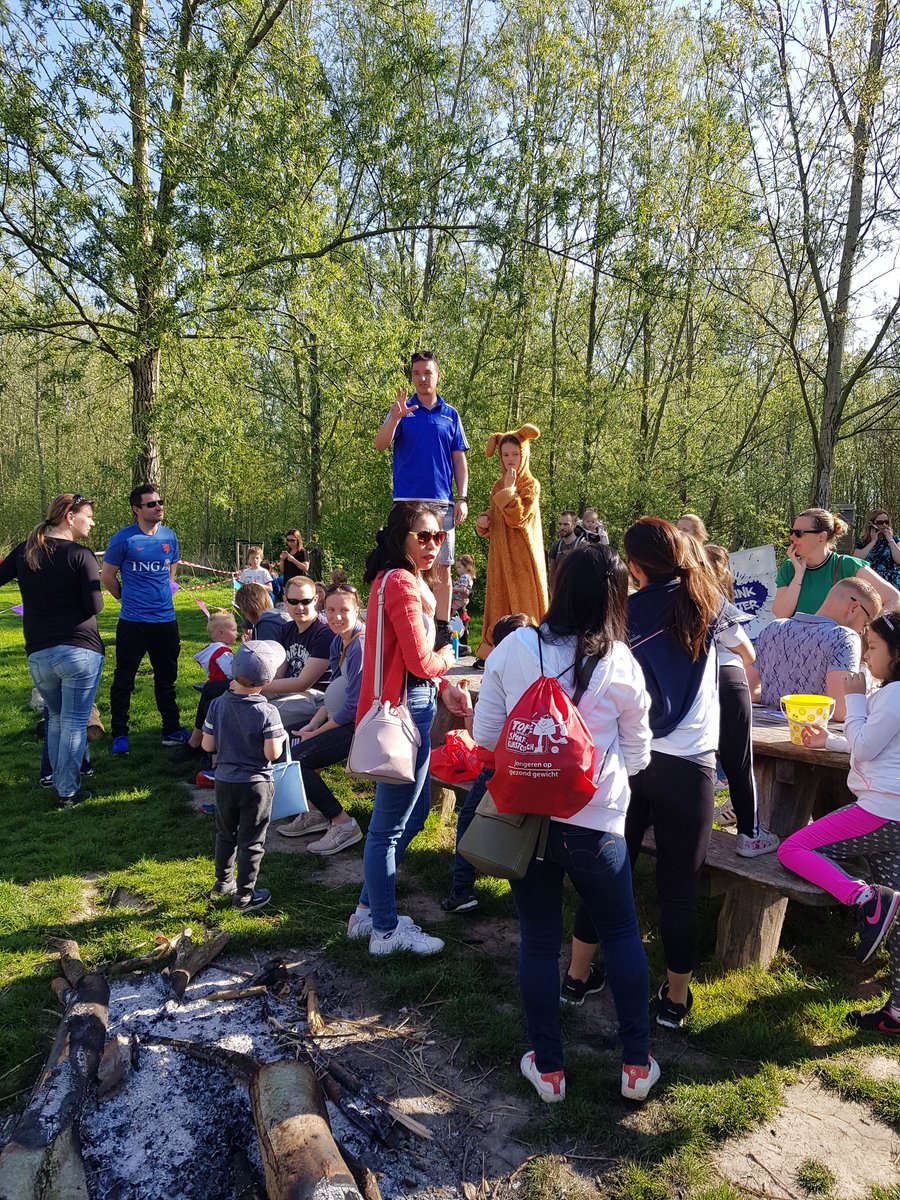 sandra_vat's tweet photo. Toppie cross en eieren zoeken. Fun in de Hooge Nesse. In de middag gekeken naar de paascross van Roparun team Sterk Staaltje. https://t.co/atx9n2za92