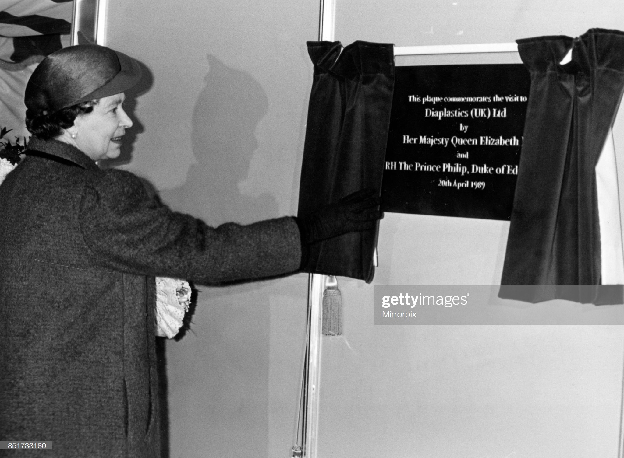 Mace on Twitter " "Queen Elizabeth II unveils a plaque to commemorate