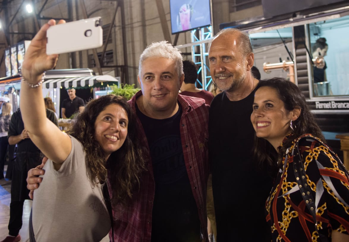 JoritaMudallel's tweet photo. Disfrutamos una noche de viernes acompañando a @omarperotti en su visita por la #ExpoChef Santa Fe. Gracias a todos por la recepción. Seguimos #Juntos para #Sumar. ✌️💪 https://t.co/LInjTtxmeo