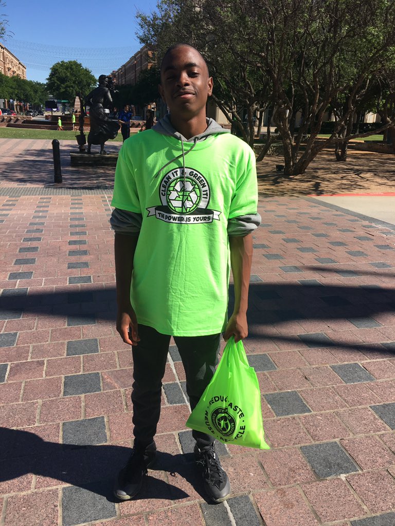 JamaulPride's tweet photo. What a #beautiful day to be out @CityOfFriscoTx. #CleanItGreenIt #FatherAndSon #greatday https://t.co/pBuaWC8irz