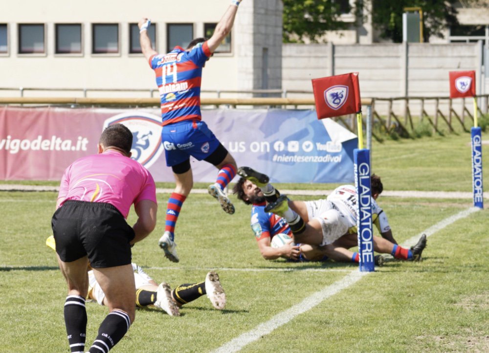 RugbyRovigoDelt's tweet photo. La FEMI-CZ #RugbyRovigo Delta vince la sfida di #ContinentalShield al “Battaglini” superando il Kawasaki Robot Calvisano per 30-28.
I gialloneri però, per differenza punti, si aggiudicano un posto nella Challenge Cup 2019/20.
Qui cronaca 👉 https://t.co/L8k7CUd4Ip
#ROVvCAL https://t.co/jLIn6MDzLt