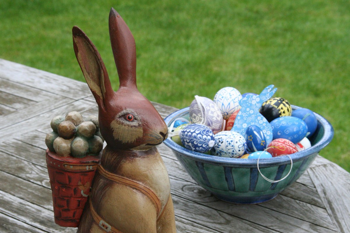 Celebrate Easter this weekend by heading to <a href="/shopedgemont/">Edgemont Village</a> for their annual Bunny Hunt.

Locate all 12 bunnies in the windows of the local shops and submit your ballot by the close of business on Monday for a chance to win!

edgemontvillage.ca/events/
