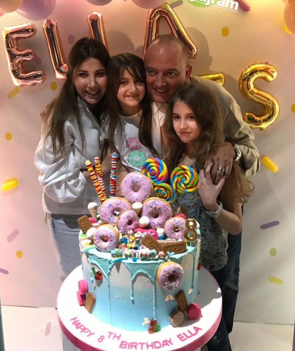 KawtarRouguiyo's tweet photo. #HappyBirthday #PrincessElla اتمنى لك حياة مليئة بالسعادة ويخليلك ها العيلة الحلوة يارب بحبكن🎉🎊🎂🎁🎈🎈 @NancyAjram https://t.co/tcK9UrLWHL