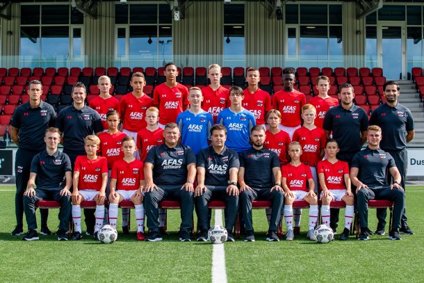 AZJeugd's tweet photo. 🎭 AZ Onder 14 had een wisselvallige openingsdag op het @MO_Paastoernooi.
📜 Uitslagen:
🇨🇳 AZ - Dalian Istar 0-0
🇳🇱 AZ - FC Utrecht 1-0
🇧🇪 AZ - Anderlecht 1-1
🇳🇱 AZ - Feyenoord 2-3
#AZO14 #mop19 https://t.co/qSL1dur6Mi