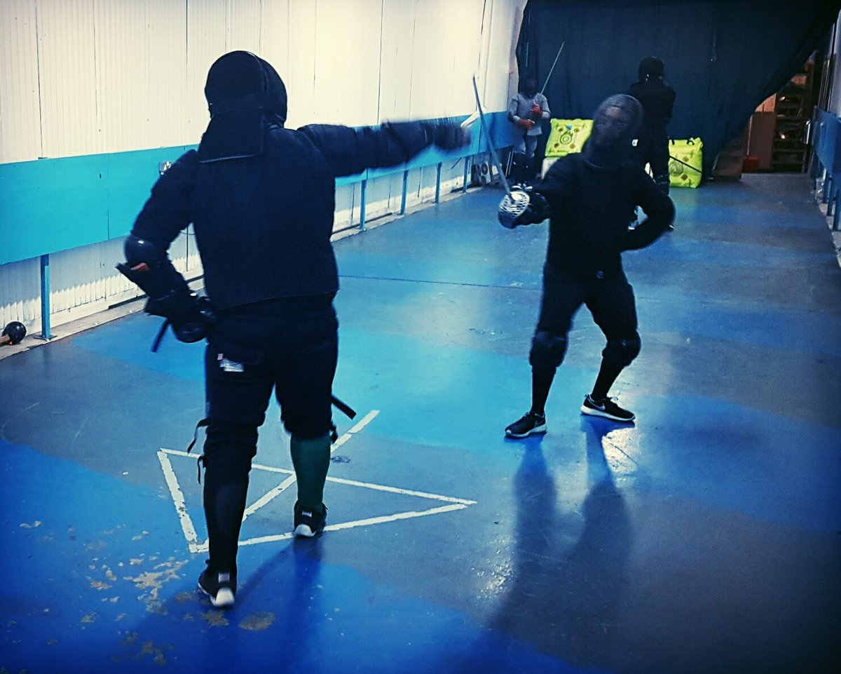 VanguardCentre's tweet image. Lots of sparring happening today - we've had longsword, broadsword, sidesword and sabre all through the afternoon, with some great coaching and camaraderie between the players!
Join us for some classes next week if you'd like to get started in #HEMA in #Glasgow!
