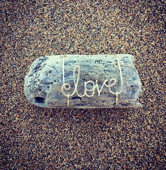 trvlnsoulstudio's tweet image. Bridesmaids Gifts, Wedding Favor, Beach Wedding Decor, Driftwood Art, Personalized Wedding Gift, Wire Name, Custom Gift #WireName #PersonalizedName 
$20.00
➤ tinyurl.com/yxtdmyzu
