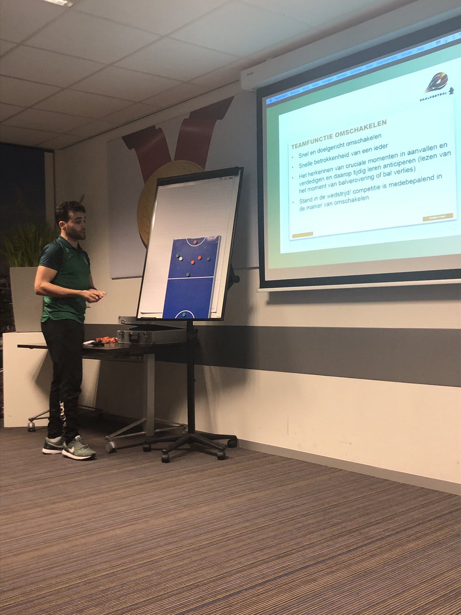 Vandaag wederom in de Topsporthal, ivm kennis overdragen tijdens de KNVB en VVON Bijscholingsdag voor trainers.

“JVOZ en Groene Ster:  Veld- en Zaalvoetbal Samen Sterker” 

Gegeven door:
Azdine Boufrahi, Hoessein Bouzambou en Youssif Hamzaoui