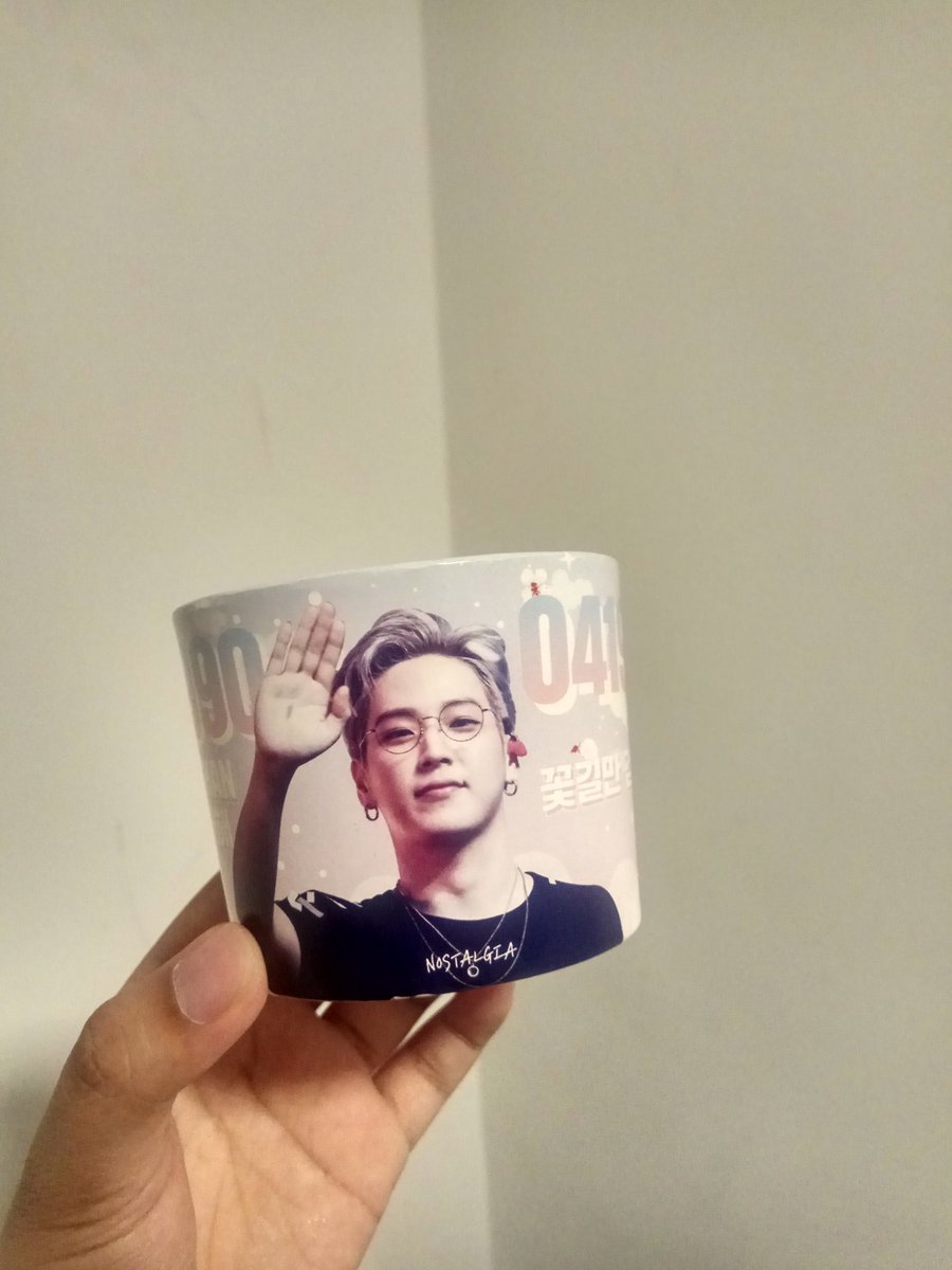 sayhahawithme's tweet photo. thank youuu for the cupsleeves! all of them are so pretty 😍
#30RosesOfBangHim
#XieXieBangYongguk
#StrongChanDay
#HimChan30thBirthdayEvent https://t.co/hAYSPUbjvh