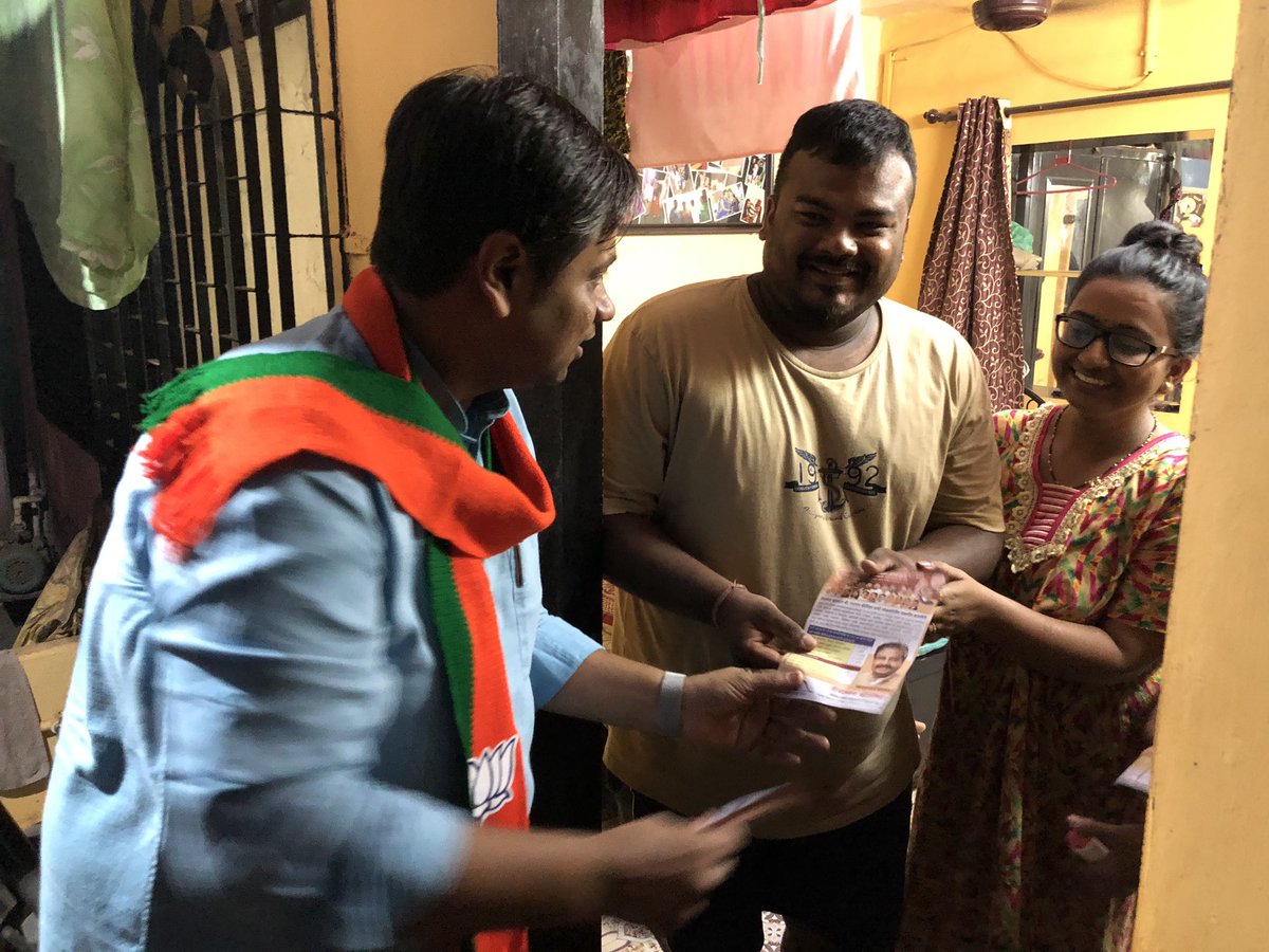 sandeeppatel58's tweet photo. ##भाजपा_शिवसेना_महायुती_उमेदवार_ Shri @GajananKirtikar यांचा प्रचार करताना
सोबत
भाजपा - शिवसेना
पदाधिकारी व कार्यकर्ते
@bjp @ShivSena
#PhirEkBaarModiSarkaar
#NamoAgain2019 #NamoForNewIndia
@AUThackeray
@AmolGKirtikar #EveryVoterForModi
#IndiaWantsModiAgain https://t.co/fd31fqYKHg