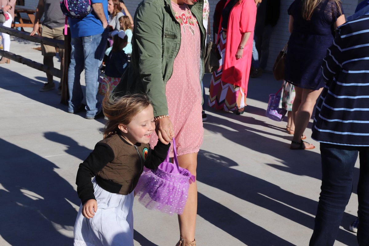 _vfkids's tweet photo. One Easter experience down! We can’t wait to continue the celebration with you this weekend! ☀️ https://t.co/gIDXnSAzEA