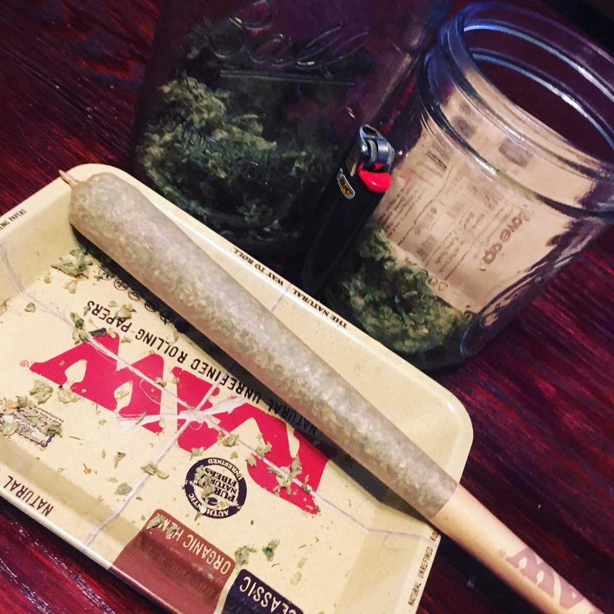 htgbaked's tweet photo. Happy 420 everyone 🙌‼️
Celebrating this great holiday with a RAWket launcher 💨🌲🤙
#cannabis #cannabiscommunity #cannabisculture #cannabiscures #cannabisgrower #growyourown #stonerdays #marijuanagrowers #marijuana #marijuanamovement #420photography #420life #buds #nugshot #RAW https://t.co/D3x0QXMxuP