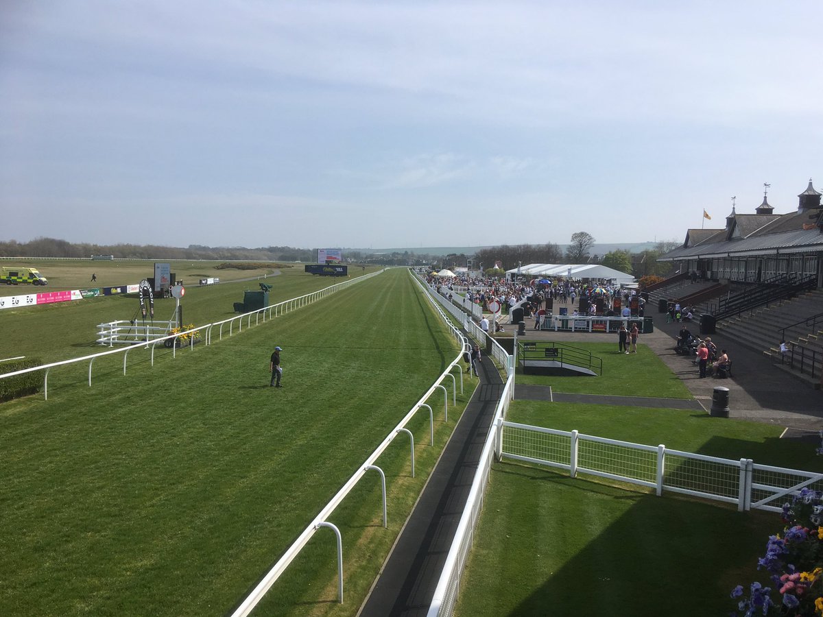 LiamRudden's tweet photo. Arrived @MusselburghRace and what a view on a brilliant day.
#EasterRaces #MusselburghRaces https://t.co/loO1KThad3