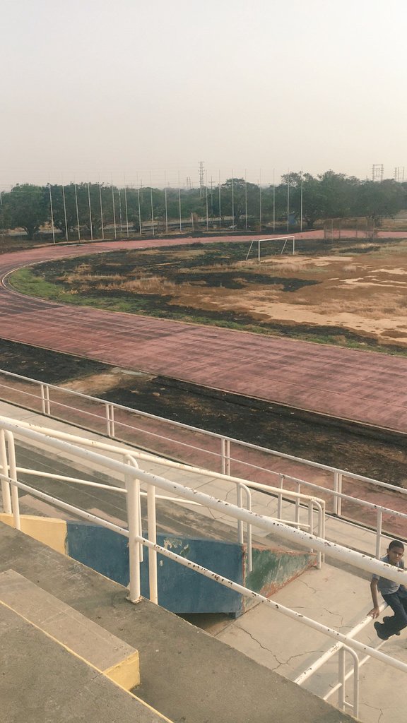 Ciudad_Ojeda's tweet photo. Éste es el complejo deportivo "5 de julio" de Lagunillas Estado Zulia Venezuela. 2019 https://t.co/FuTgetLOUU