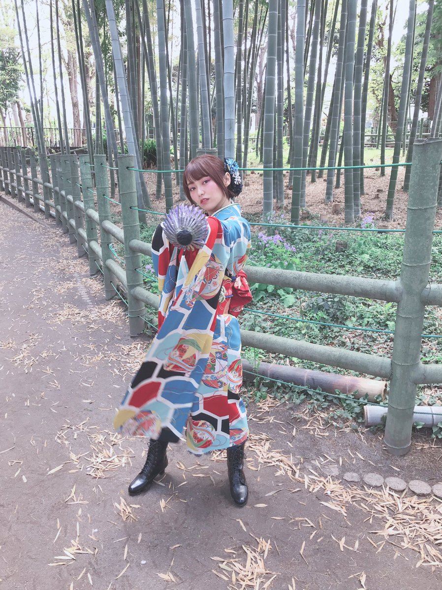 _YURiKA29_'s tweet photo. 着物をリメイクして作っていただきました👘鮮やかな浅葱色！かこいい！
これからライブで着ていくよ☺️

傘を持つと神楽になりたくなるアル。 https://t.co/FC5ZXDy2Vh