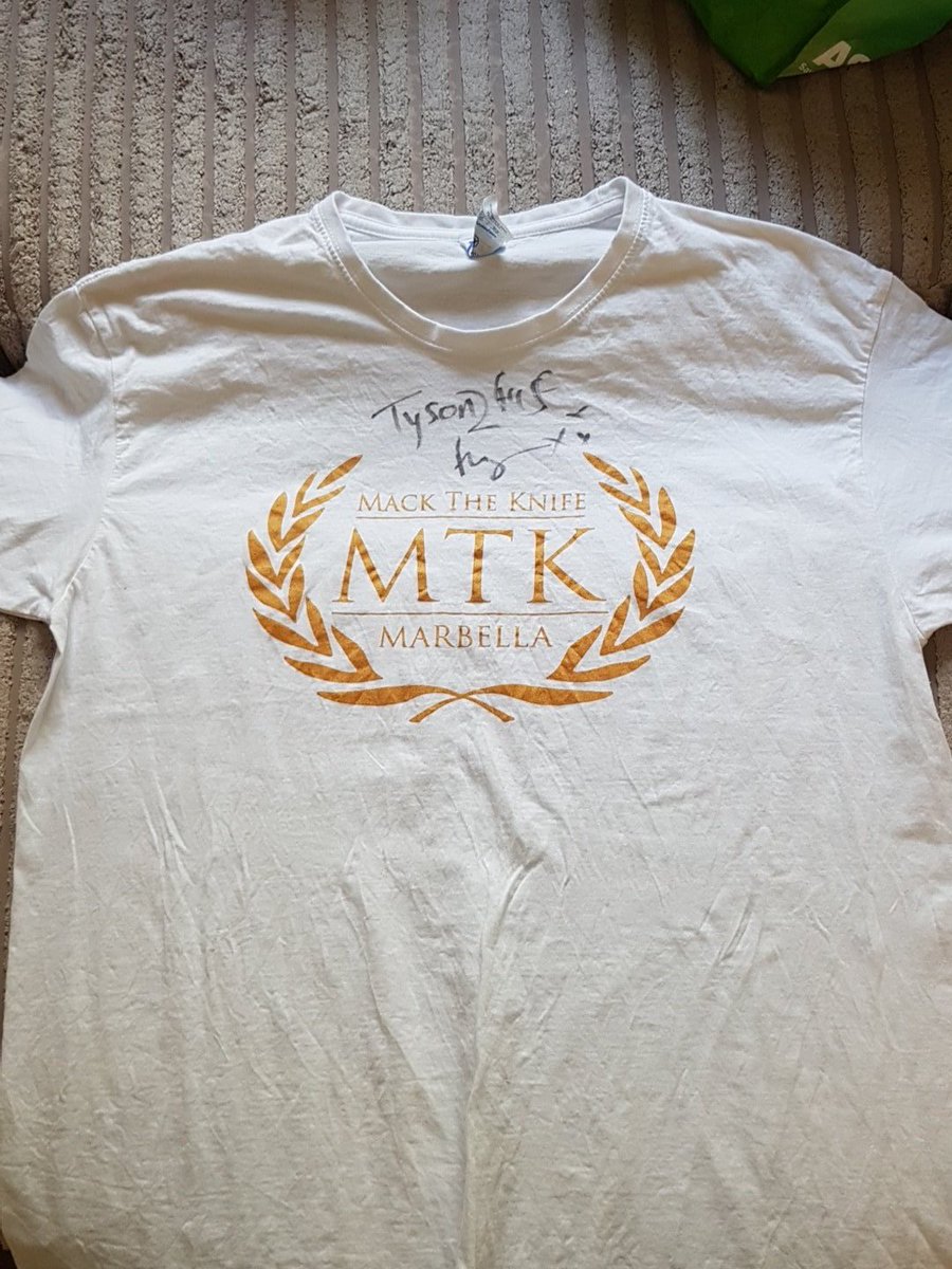 lukeee89's tweet photo. Met A top fella from @MTKGlobal today in Cumbria while at work who I got talking to about boxing and @Tyson_Fury and he says wait there a minute il grab you a t-shirt.. then comes back with a signed one!! Absoloute class! Thank you very much 🥊 #boxing #MTKBoxCup https://t.co/IDuT8QEKhS