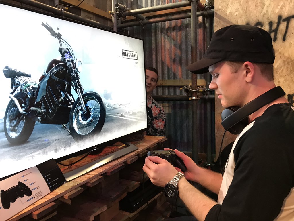 8BA_SAM's tweet photo. Nice to get hands on with @BendStudio #DaysGone! Chance to do a stealth mission and a terrifying dreamer nest demo. The sound design was mega! #Insomnia64 #Gaming #Zombies https://t.co/exd0EJVz9J