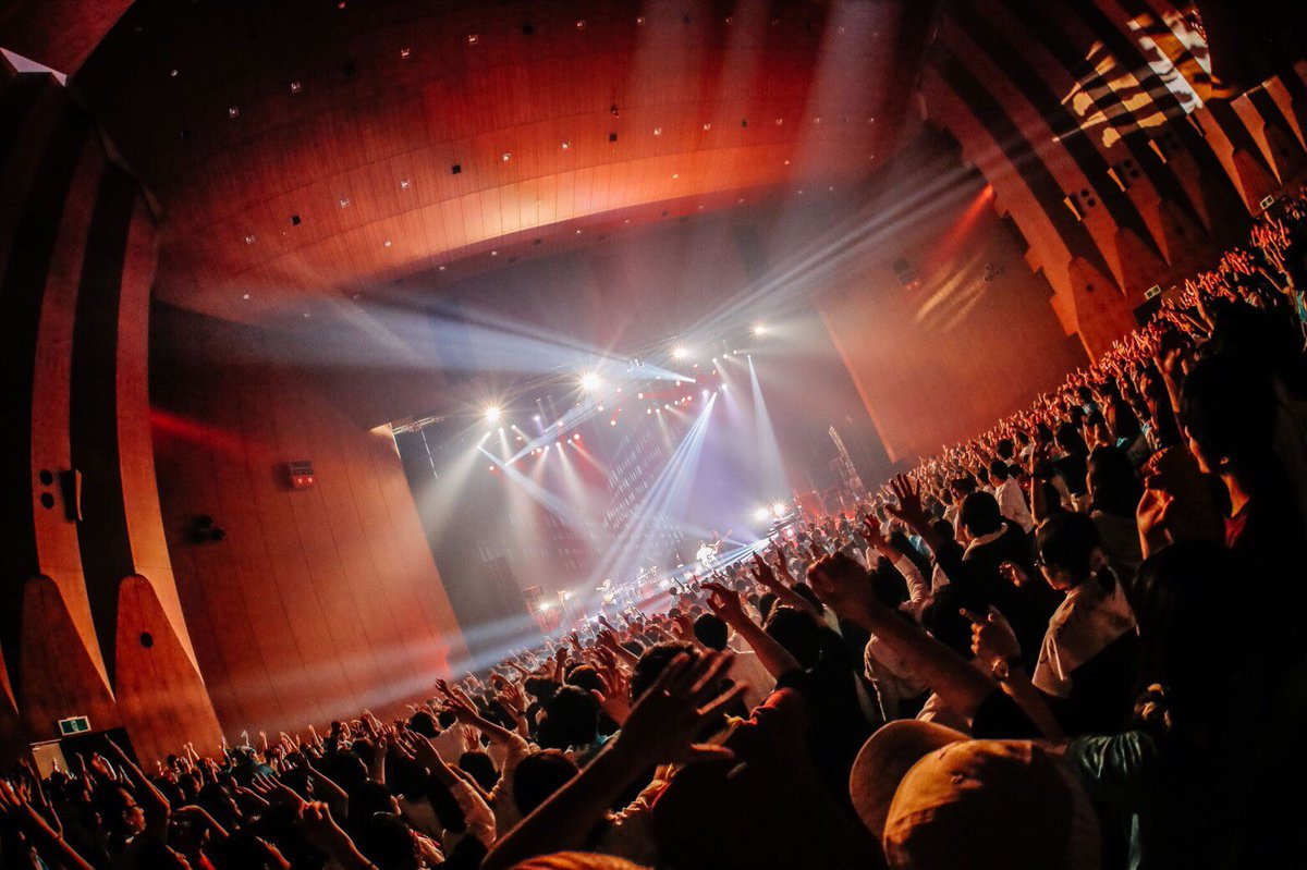 sumika_inc's tweet photo. 【『Chime』 Release Tour】
4月20日＠上野学園ホールDAY1 公演終了◎

広島というホームグラウンドに帰ってきました！
チャイムを鳴らすまでもなく受け入れてくれたみなさんがいて、心が揺れました。
良いツアーが回れています！

ありがとうございました◎

撮影 : 日吉"JP"純平
#sumika
#Chime https://t.co/CitOzvhOJ3
