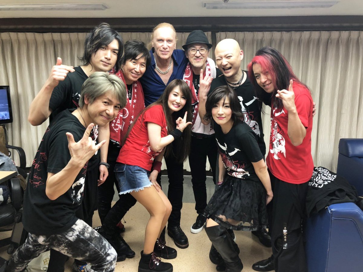 Mari Hamada Official 浜田麻里graciaツアーそしてファイナル武道館公演にご来場の皆様 ありがとうございました 次にお会いできる日まで皆で前進いたします 本日で35周年を完遂し 明日からはデビュー37年目に突入です 浜田麻里 Billy Sheehan