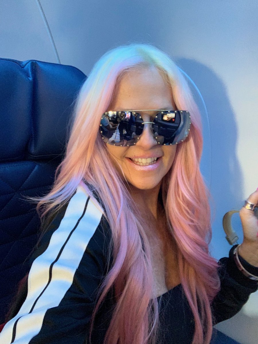KelleyCabbana's tweet photo. So excited heading to #Vegas @Delta #firstclas unlimited drinks 😍😍😍😍😍😍😍😍😍 https://t.co/DdOnjMoVXz