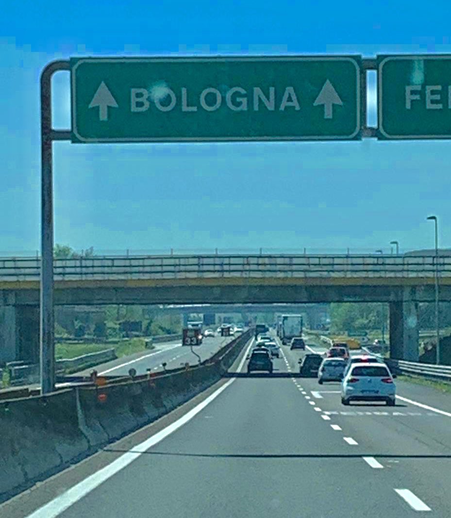 Maglia12Milano's tweet photo. #BolognaSamp : noi #BLUCERCHIATI di #milano dopo il pranzo... ci siamo.... fianco a Recco canta nella sud !! #sampthingdifferent #ForzaSamp ovunque e sempre !!! 🔵⚪️🔴⚫️⚪️🔵 https://t.co/rWDZUbUV0Y