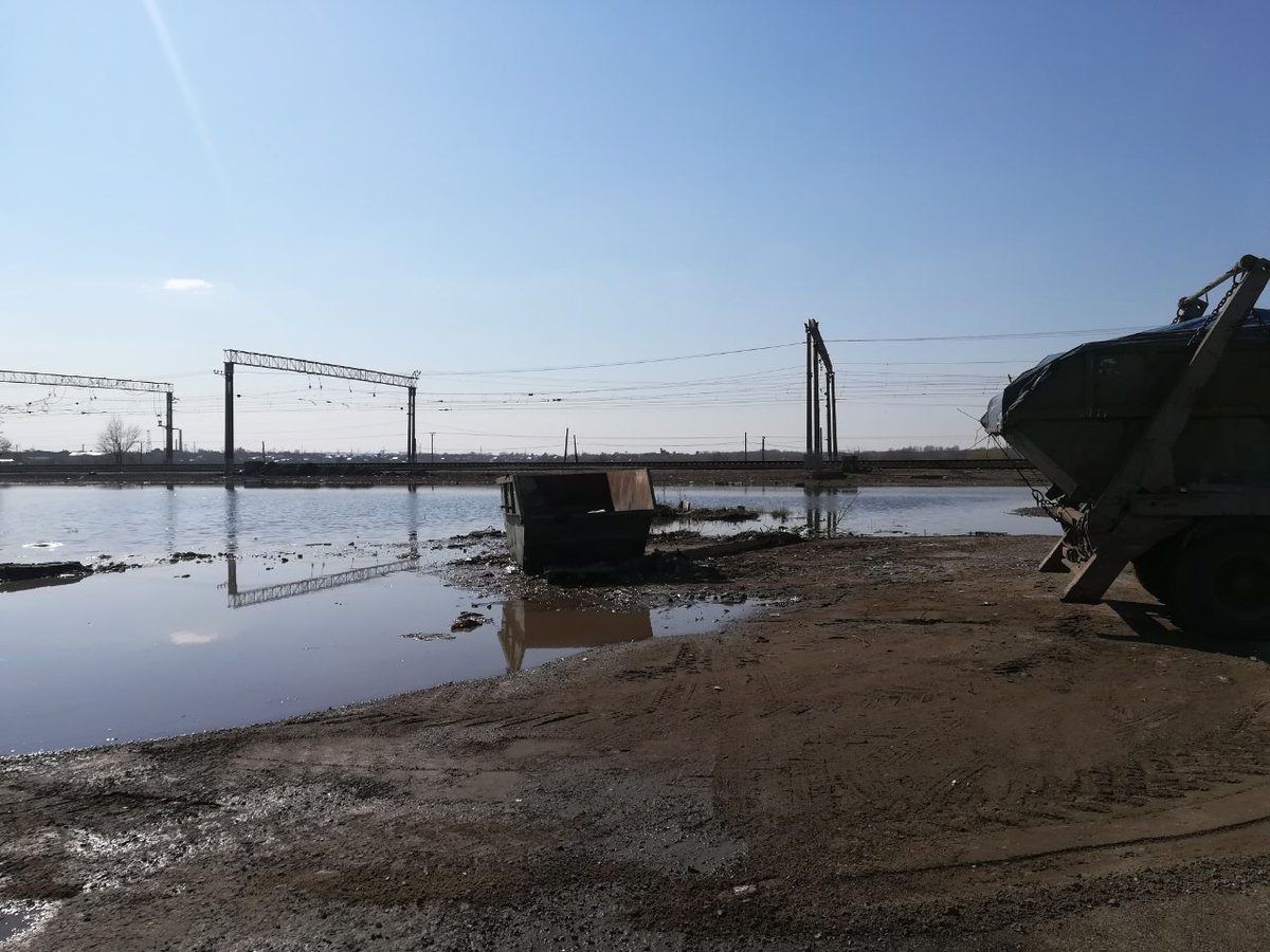 Вывоз мусора,подбор мусора ул.Новокуйбышевское шоссе.<a href="/MPZHILSERVIS/">МП г.о. Самара"Жилсервис"</a> <a href="/ecostr_ru/">ЭкоСтройРесурс</a> Уважаемые жители Куйбышевского района!Убедительная просьба,кидайте мусор в бункер,особенная просьба к тем машинам,которые привозят весь строительный мусор.Уважайте труд людей и жителей.