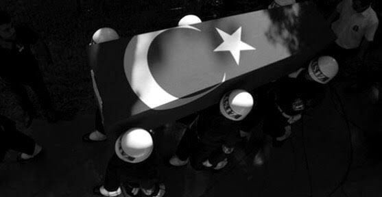 Türkiye - Irak sınırında devam eden operasyonda 4 askerimiz şehit düştü, 6 askerimiz yaralandı.

Şehitlerimize Allah'tan rahmet, yaralı askerlerimize acil şifalar dileriz.
Aziz milletimizin başı sağolsun...🇹🇷